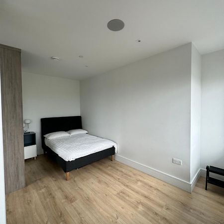 Luxx Apartment & Suites, London Heathrow Airport, Terminal 4, Piccadilly Underground Train Station Nearby! Hillingdon Exterior foto