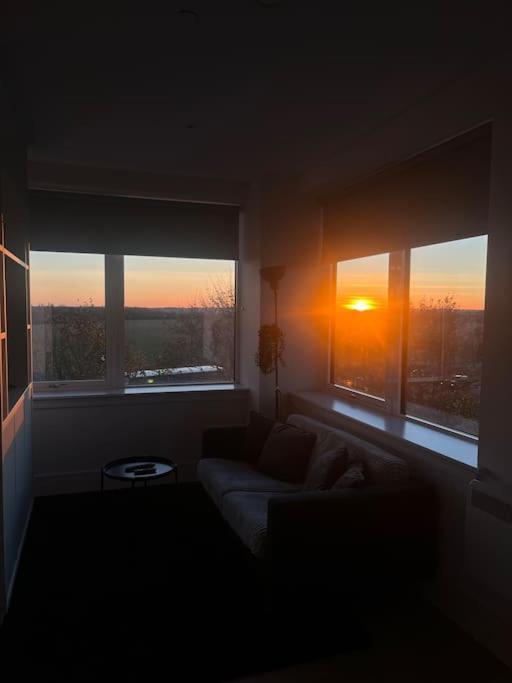 Luxx Apartment & Suites, London Heathrow Airport, Terminal 4, Piccadilly Underground Train Station Nearby! Hillingdon Exterior foto