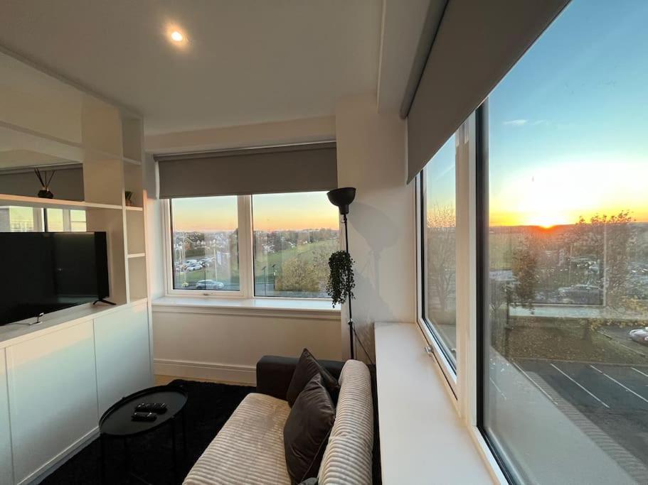 Luxx Apartment & Suites, London Heathrow Airport, Terminal 4, Piccadilly Underground Train Station Nearby! Hillingdon Exterior foto