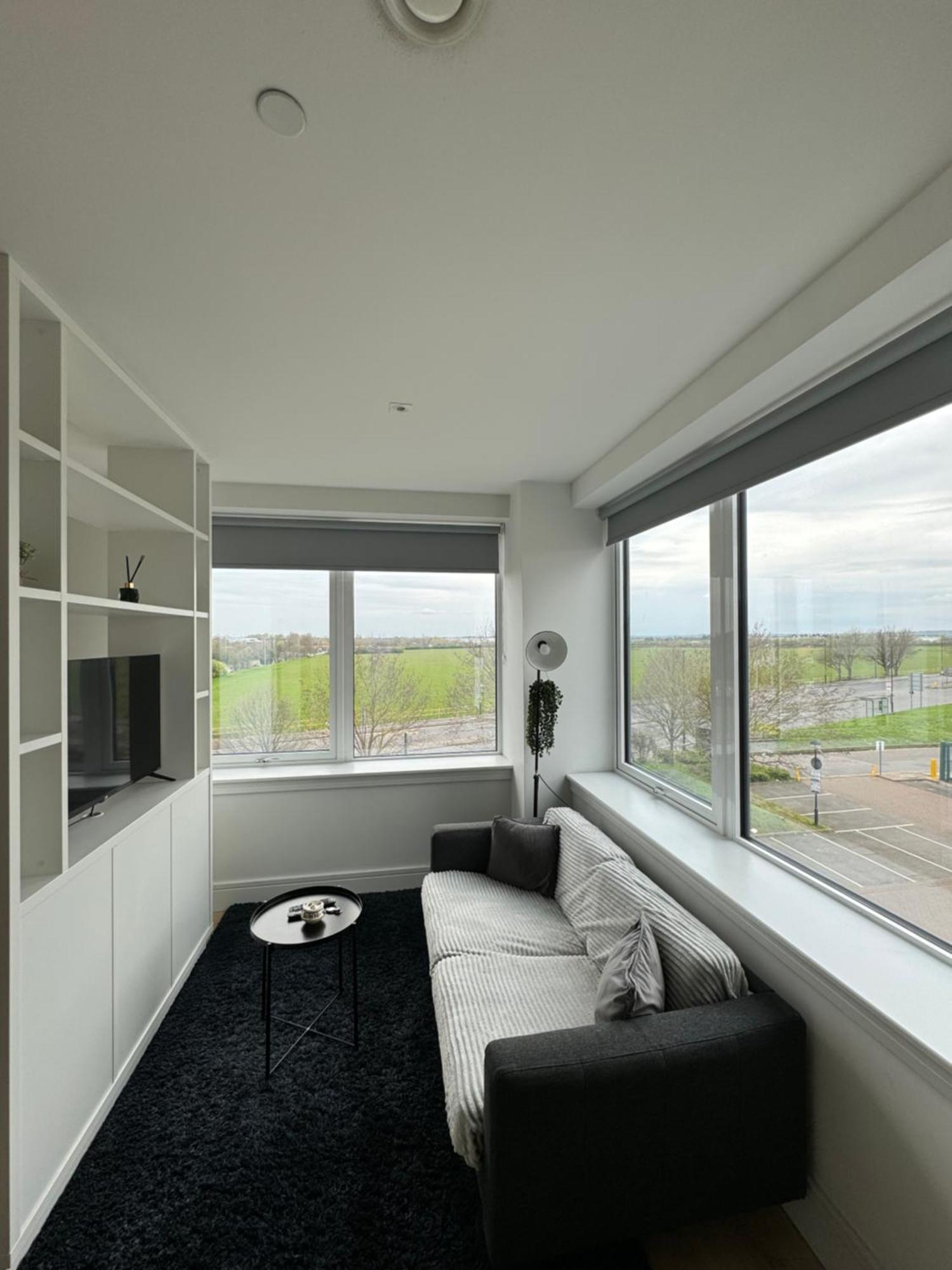 Luxx Apartment & Suites, London Heathrow Airport, Terminal 4, Piccadilly Underground Train Station Nearby! Hillingdon Exterior foto