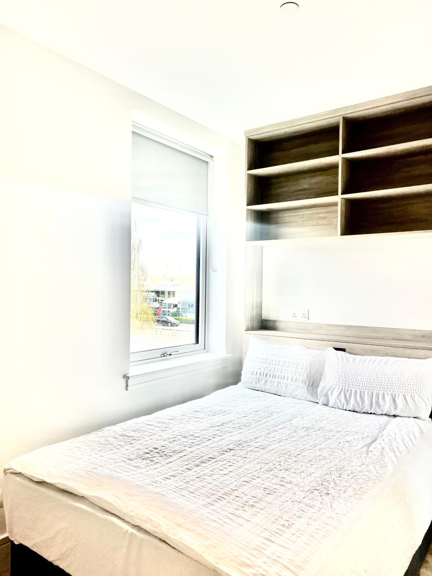 Luxx Apartment & Suites, London Heathrow Airport, Terminal 4, Piccadilly Underground Train Station Nearby! Hillingdon Exterior foto